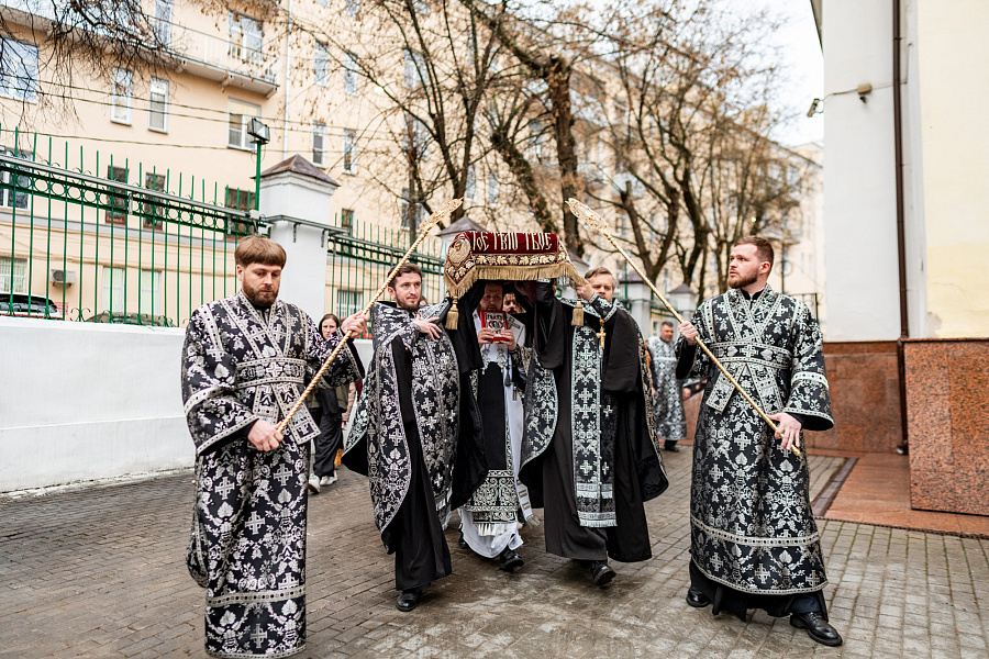 Утреня с чином погребения Плащаницы в Троицком кафедральном соборе Подольска